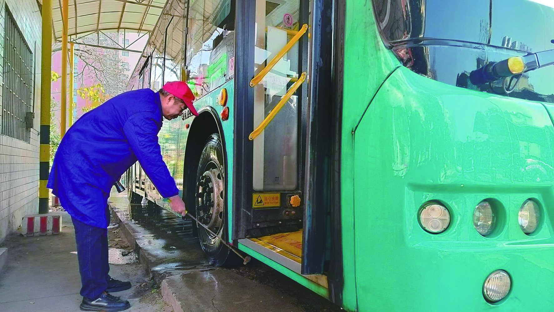 春運首日，我司各汽車站以熱情服務(wù)—— 讓乘客臉上多一份笑容